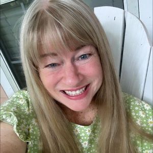 Meet your Posher, Laurie